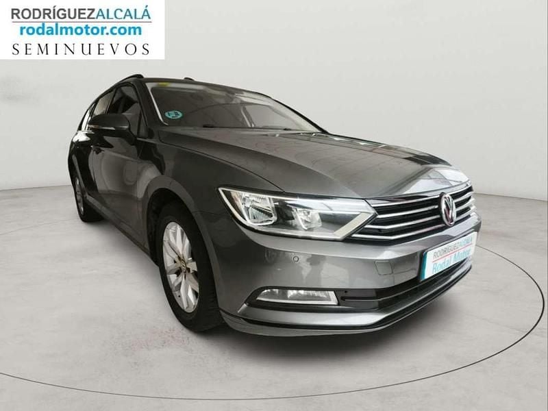 Usado VW Passat 120 CV (88 kW) 2016 Gris Familiar
