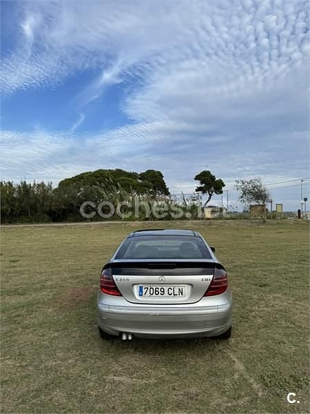 Usado Mercedes C220 143 CV (105 kW) 2003 Gris / plata Berlina