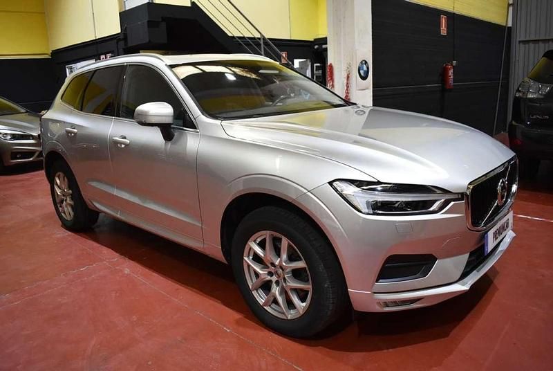 Usado Volvo XC60 Momentum 197 CV (144 kW) 2020 Plateado SUV