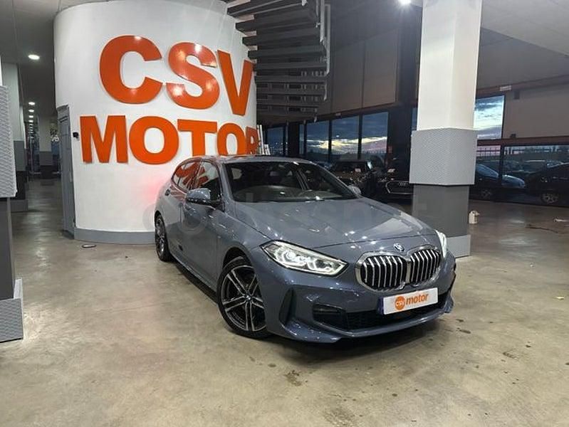 Usado BMW 118 M Sport 136 CV (100 kW) 2024 Gris / plata Utilitario