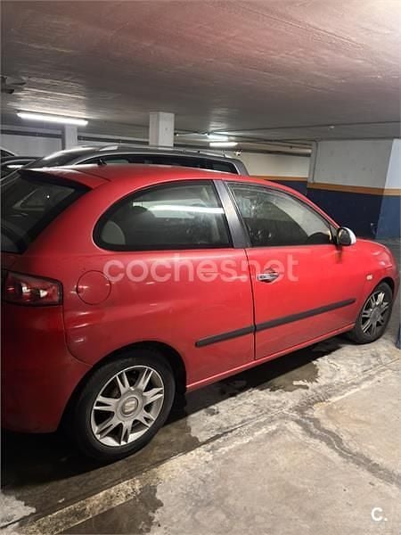 Usado Seat Ibiza Reference 70 CV (51 kW) 2007 Rojo Berlina