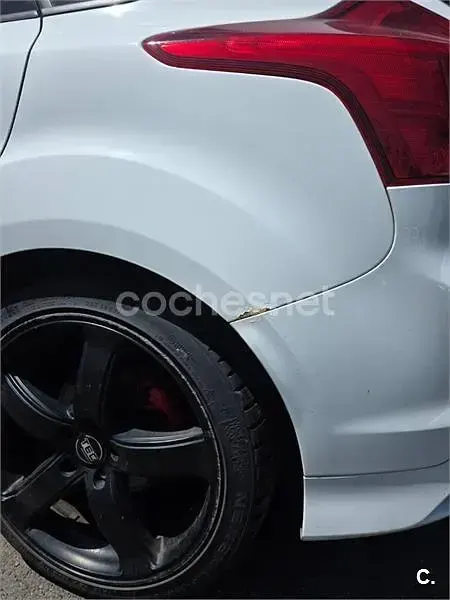 Usado Ford Focus ST 250 CV (183 kW) 2014 Blanco Berlina