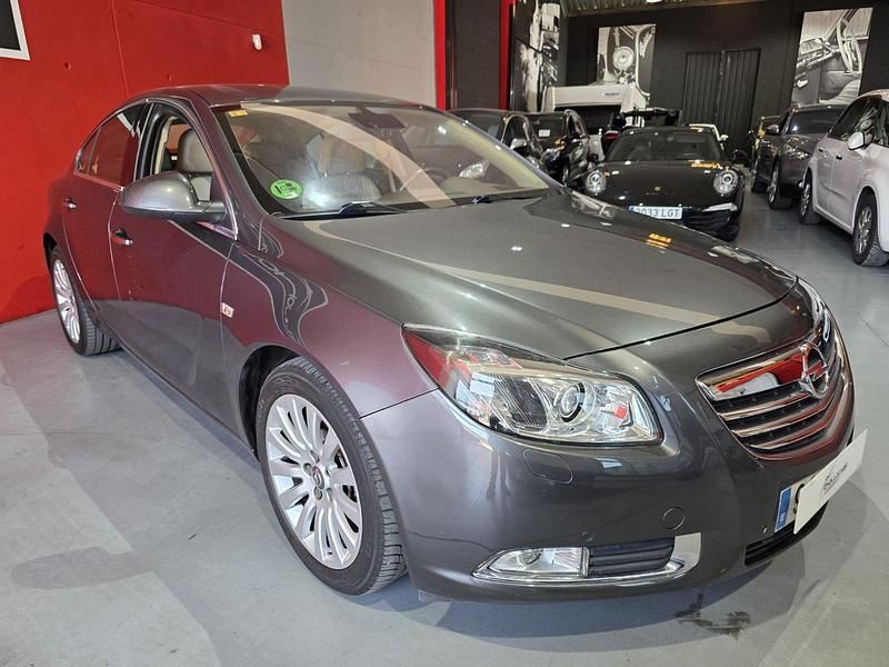 Usado Opel Insignia Essentia 140 CV (102 kW) 2009 Gris / plata Berlina