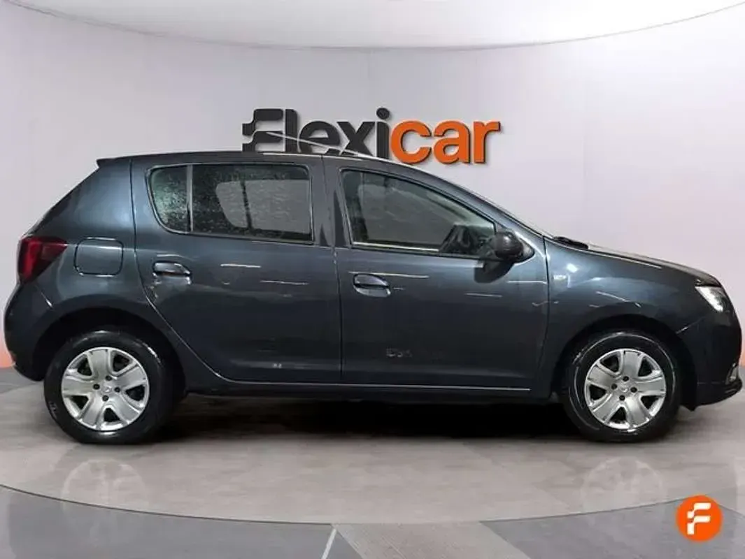 Begagnad Dacia Sandero Comfort 90 HK (66 kW) 2019 Blå Halvkombi