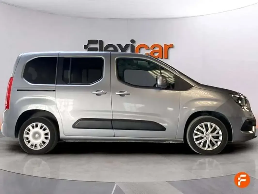 Usado Opel Combo Life Innovation 131 CV (96 kW) 2019 Gris Monovolumen