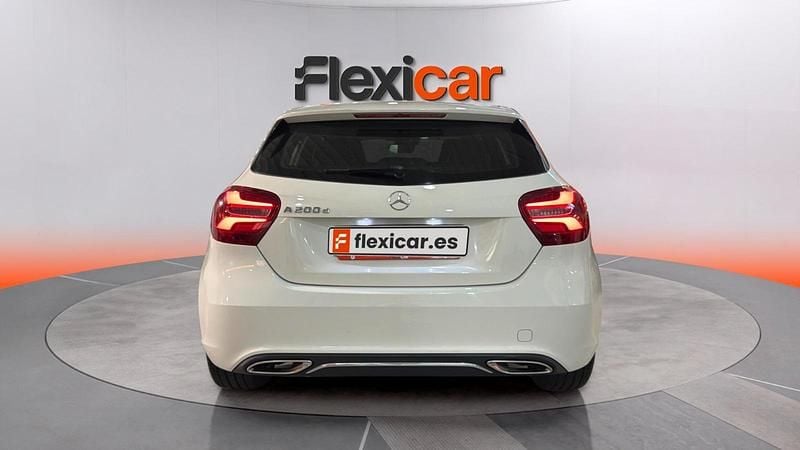 Usado Mercedes A200 139 CV (102 kW) 2017 Blanco Berlina