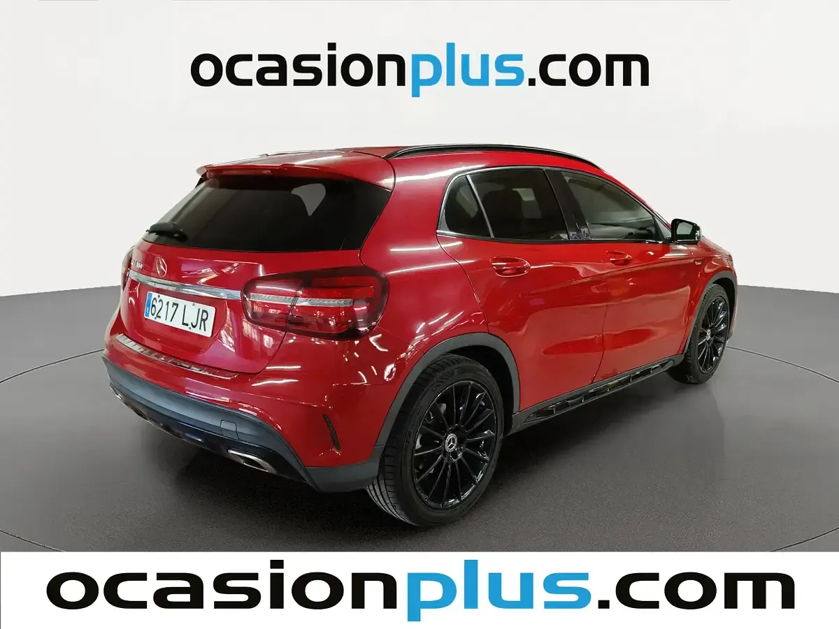 Usado Mercedes GLA180 122 CV (89 kW) 2020 Rojo SUV