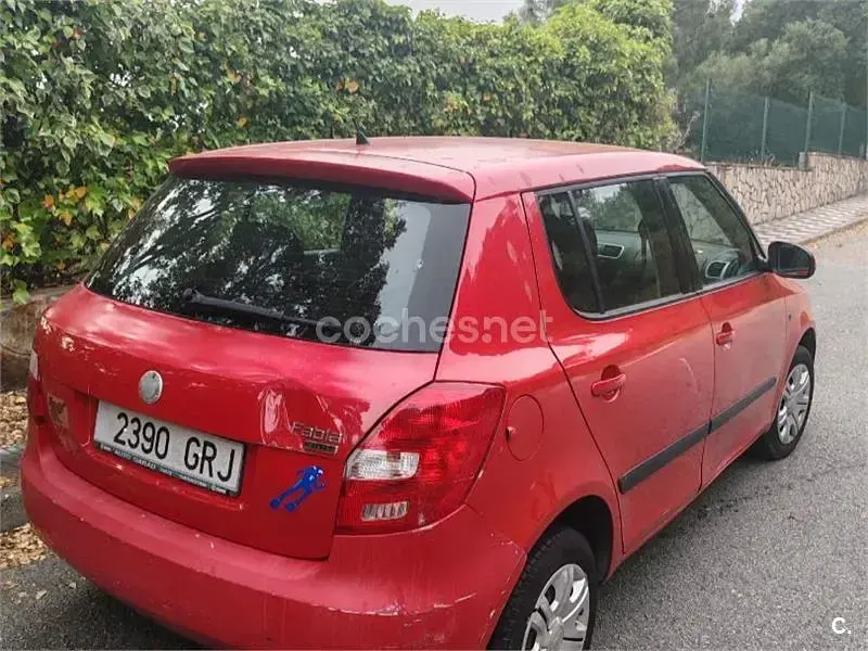 Usado Skoda Fabia 60 CV (44 kW) 2009 Rojo Berlina
