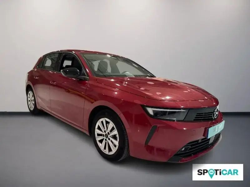 Rojo Usado 2024 Opel Astra Edition Berlina | 21.990 € (Precio justo) - Imagen 1/4