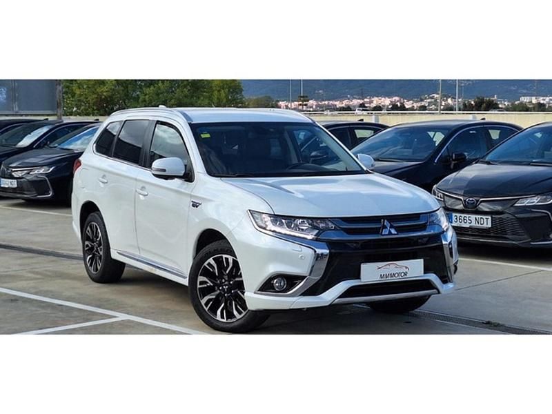 Usado Mitsubishi Outlander P-HEV 203 CV (149 kW) 2016 Blanco SUV