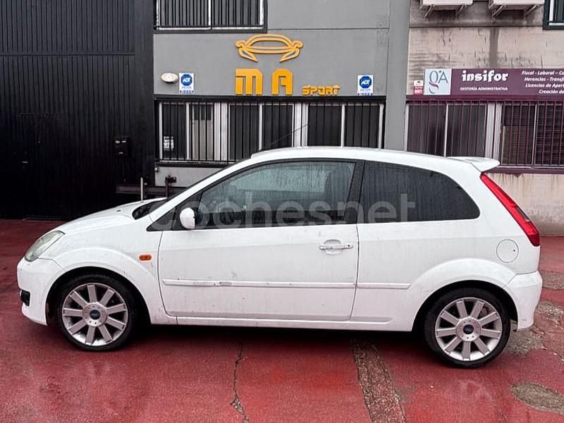 Usado Ford Fiesta Sport 90 CV (66 kW) 2006 Blanco Coupe