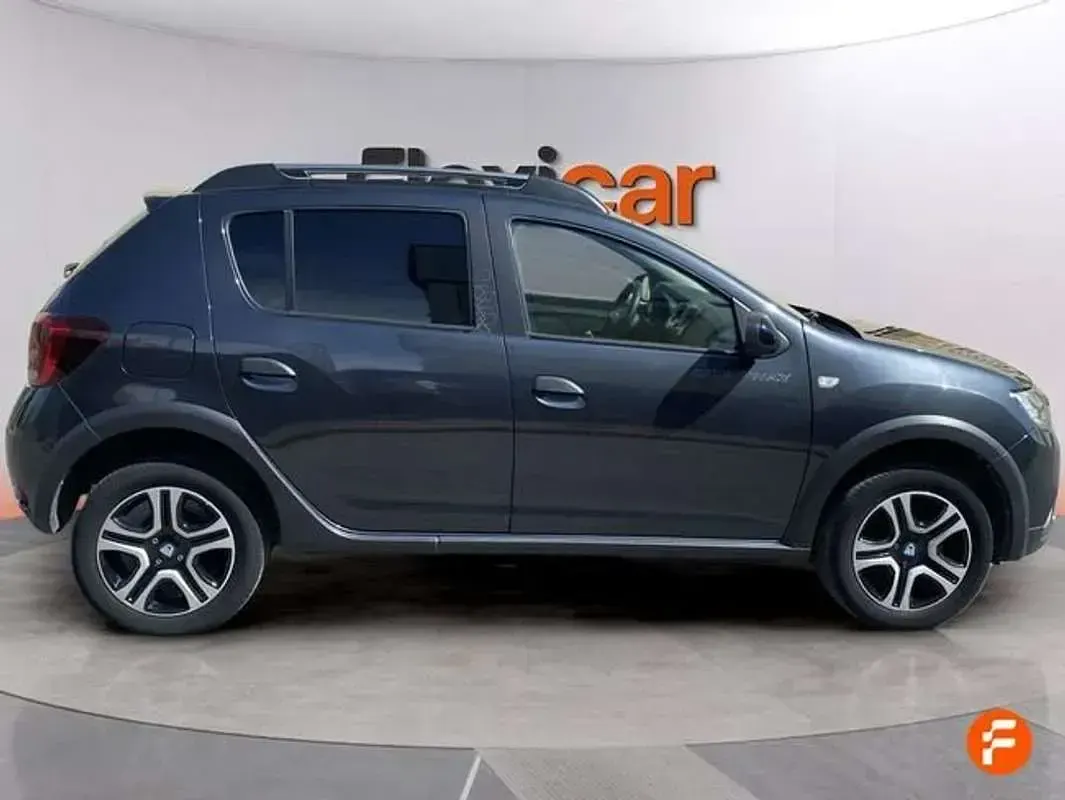 Usado Dacia Sandero Comfort 101 CV (74 kW) 2020 Gris Berlina