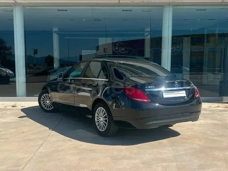 Usado Mercedes C200 136 CV (100 kW) 2016 Negro Berlina