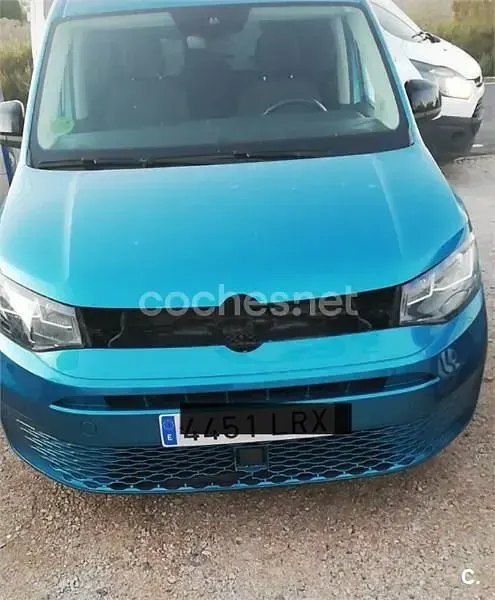 Usado VW Caddy Maxi 102 CV (75 kW) 2021 Azul Monovolumen
