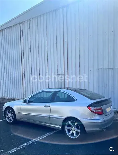 Usado Mercedes C220 143 CV (105 kW) 2002 Gris / plata Berlina
