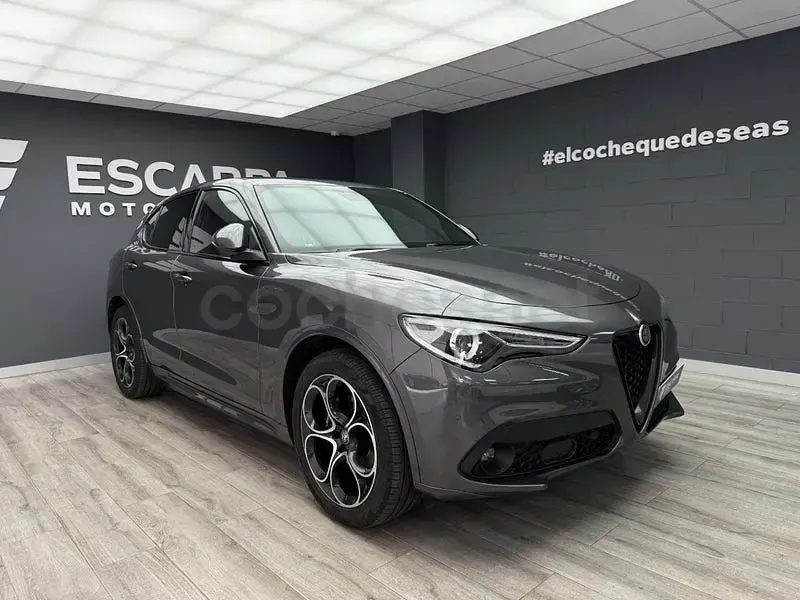Usado Alfa Romeo Stelvio Veloce 210 CV (154 kW) 2021 Gris / plata SUV