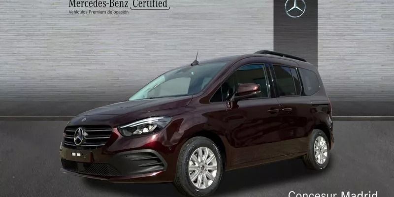 Rojo Usado 2024 Mercedes 180 Berlina | 31.400 € - Imagen 1/4
