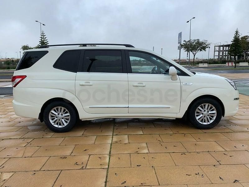 Usado Ssangyong (KGM) Rodius Limited 155 CV (114 kW) 2015 Blanco Monovolumen