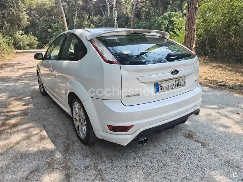 Usado Ford Focus Trend 115 CV (84 kW) 2010 Blanco Berlina