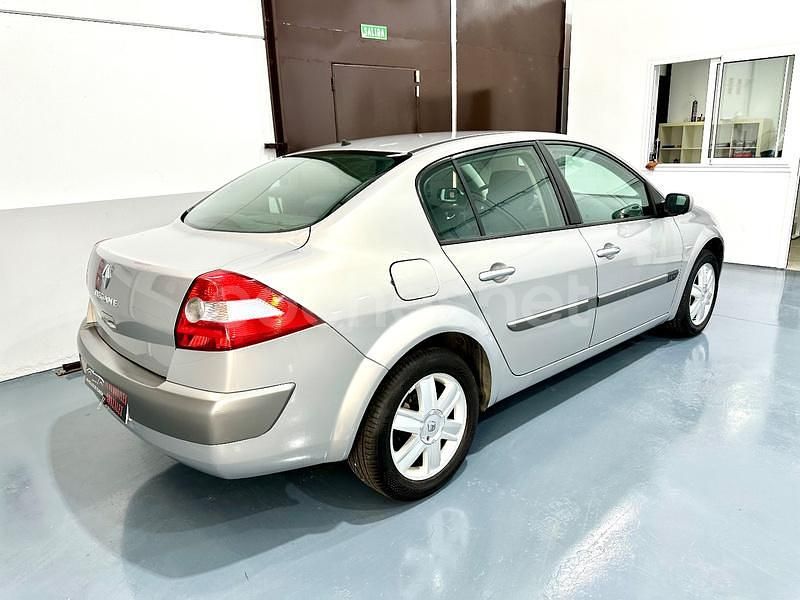 Usado Renault Mégane II Dynamique 110 CV (80 kW) 2006 Gris / plata Berlina