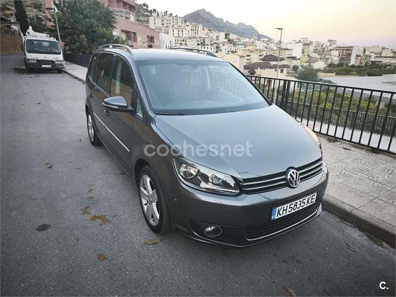 Usado VW Touran Advance 140 CV (102 kW) 2013 Gris / plata Monovolumen