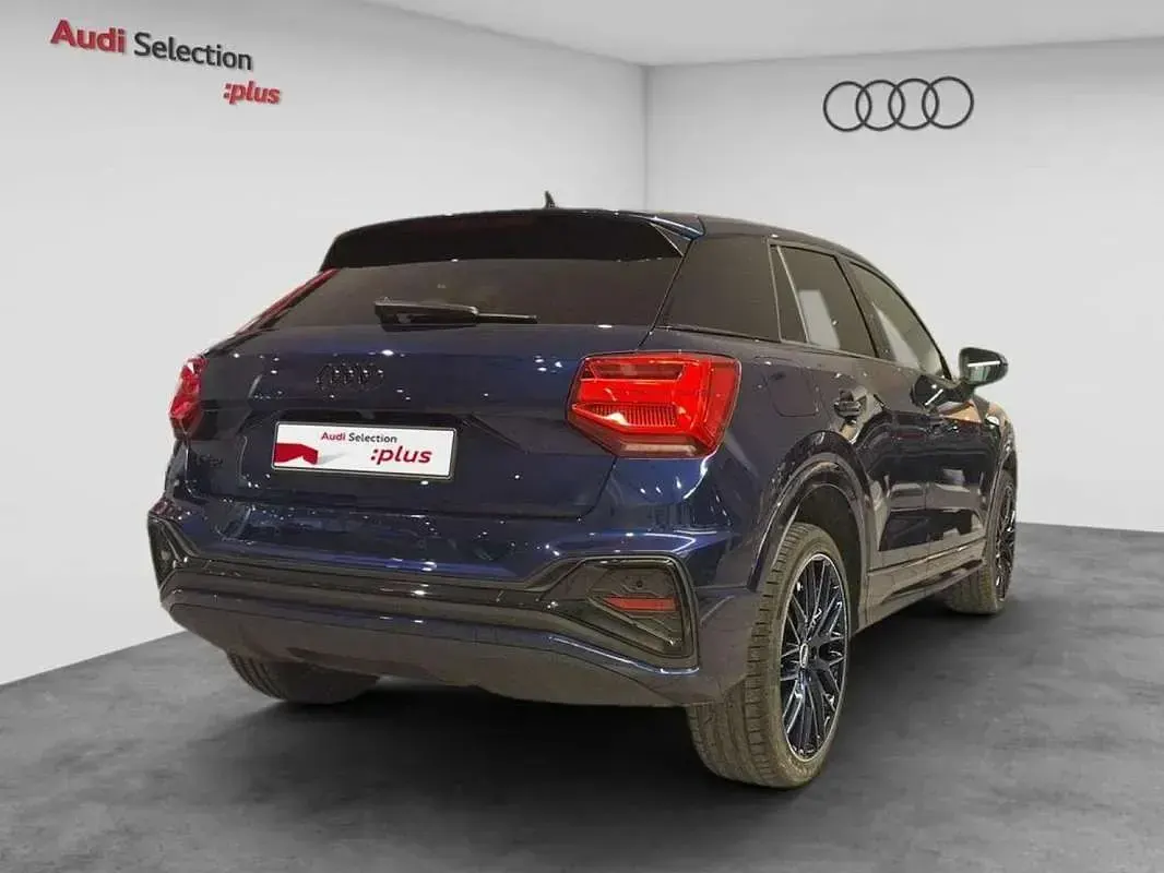 Usado Audi Q2 Black Edition 150 CV (110 kW) 2025 Azul SUV