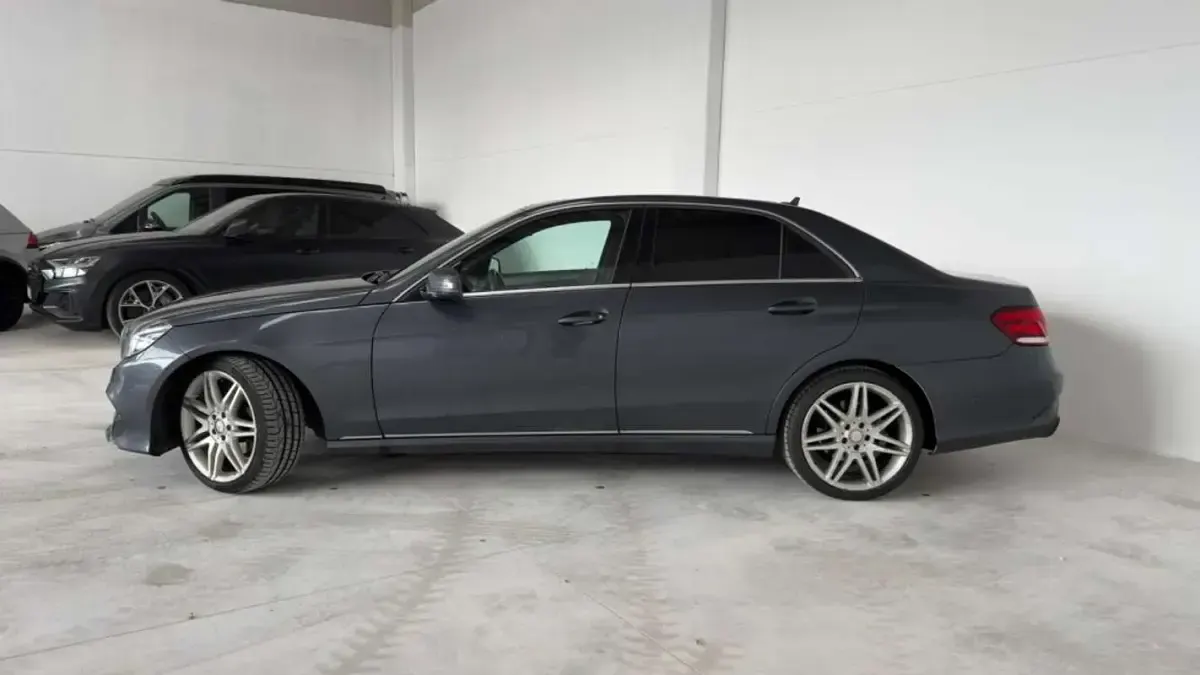 Usado Mercedes E220 Avantgarde 170 CV (125 kW) 2013 Gris Berlina