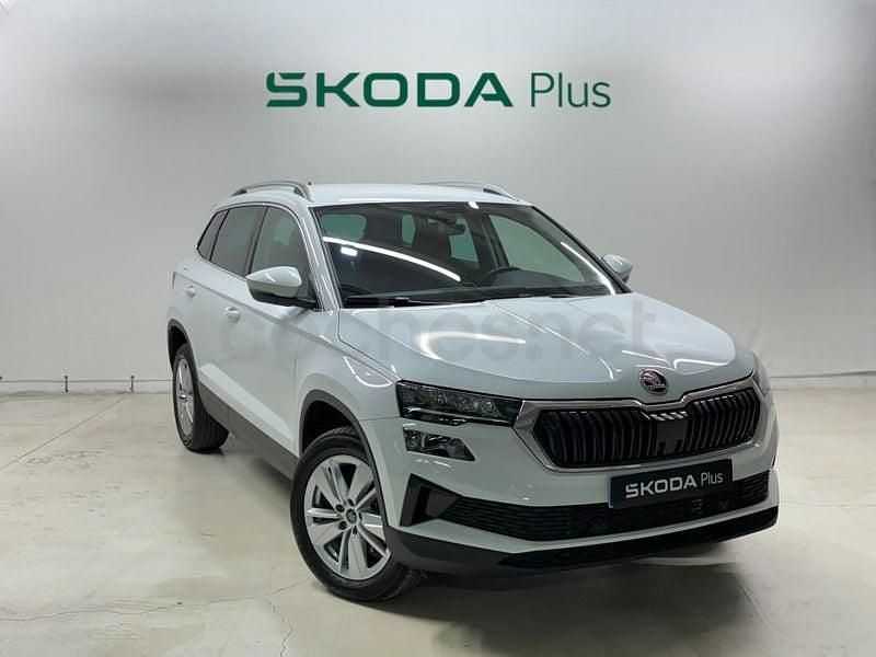 Usado Skoda Karoq Selection 150 CV (110 kW) 2025 Blanco SUV