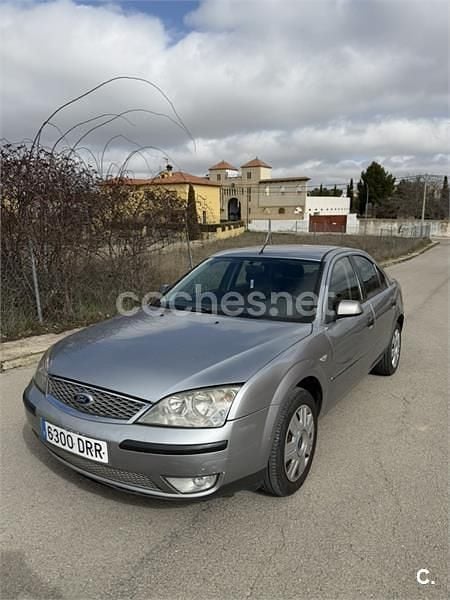 Usado Ford Mondeo Ambiente 115 CV (84 kW) 2005 Gris / plata Berlina