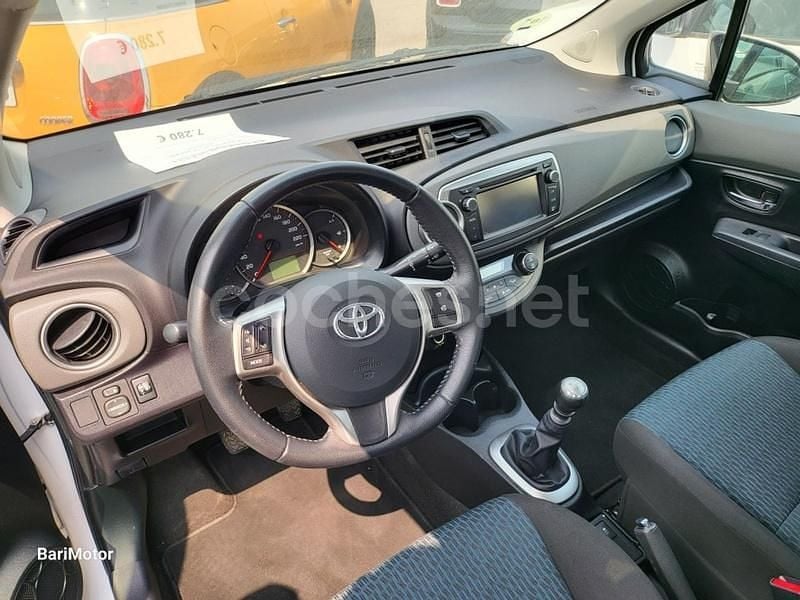 Usado Toyota Yaris Active 90 CV (66 kW) 2012 Blanco Berlina