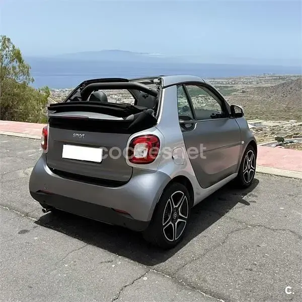 Usado Smart ForTwo Cabrio Prime 90 CV (66 kW) 2017 Gris / plata Descapotable