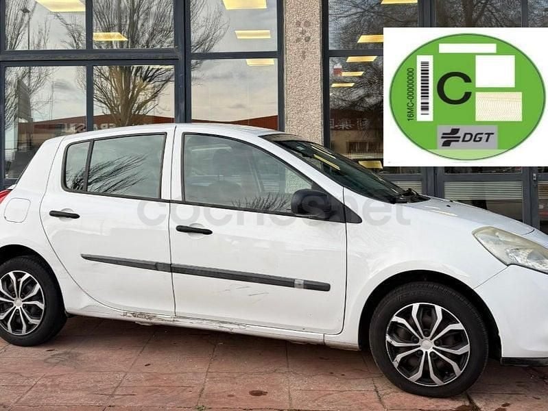 Usado Renault Clio II Authentique 75 CV (55 kW) 2009 Blanco Berlina