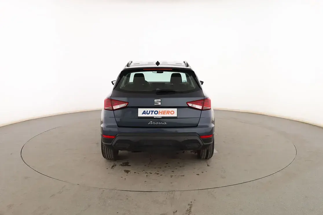 Usado Seat Arona Style 110 CV (80 kW) 2022 Gris SUV