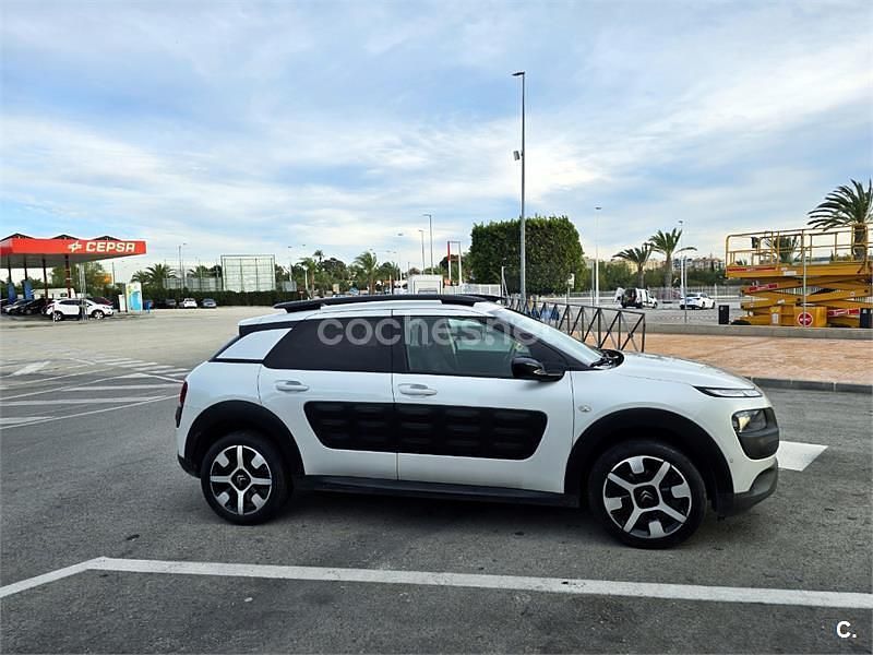 Usado Citroën C4 Shine Edition 110 CV (80 kW) 2017 Blanco Berlina