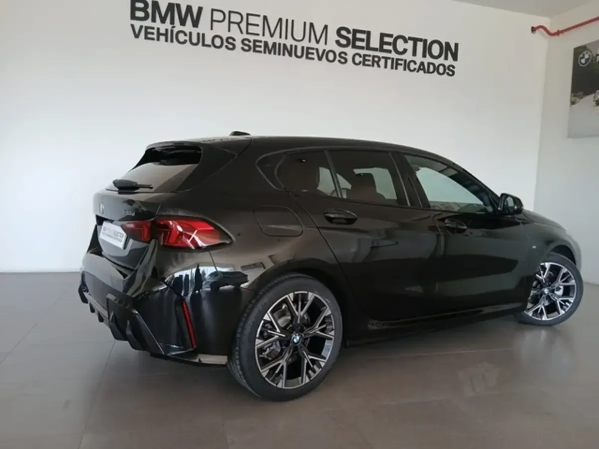 Usado BMW 120 Comfort Edition 163 CV (119 kW) 2025 Negro Utilitario