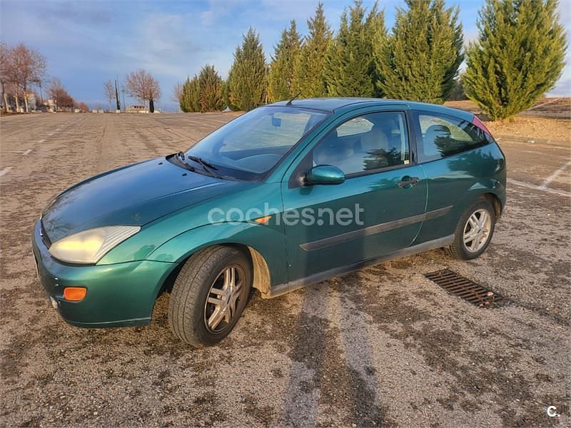 Usado Ford Focus Trend 100 CV (73 kW) 2000 Verde Berlina