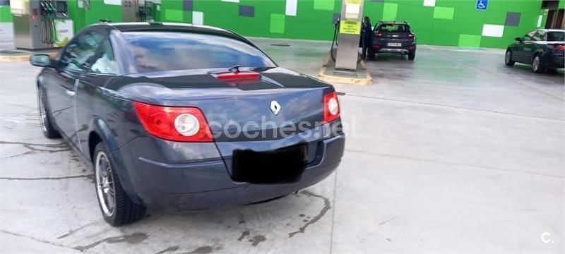 Gris / plata Usado 2002 Renault Mégane Coupé Sportway Coupe | 3200 € - Imagen 1/4