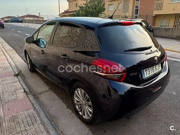 Usado Peugeot 208 Style 82 CV (60 kW) 2018 Azul Utilitario