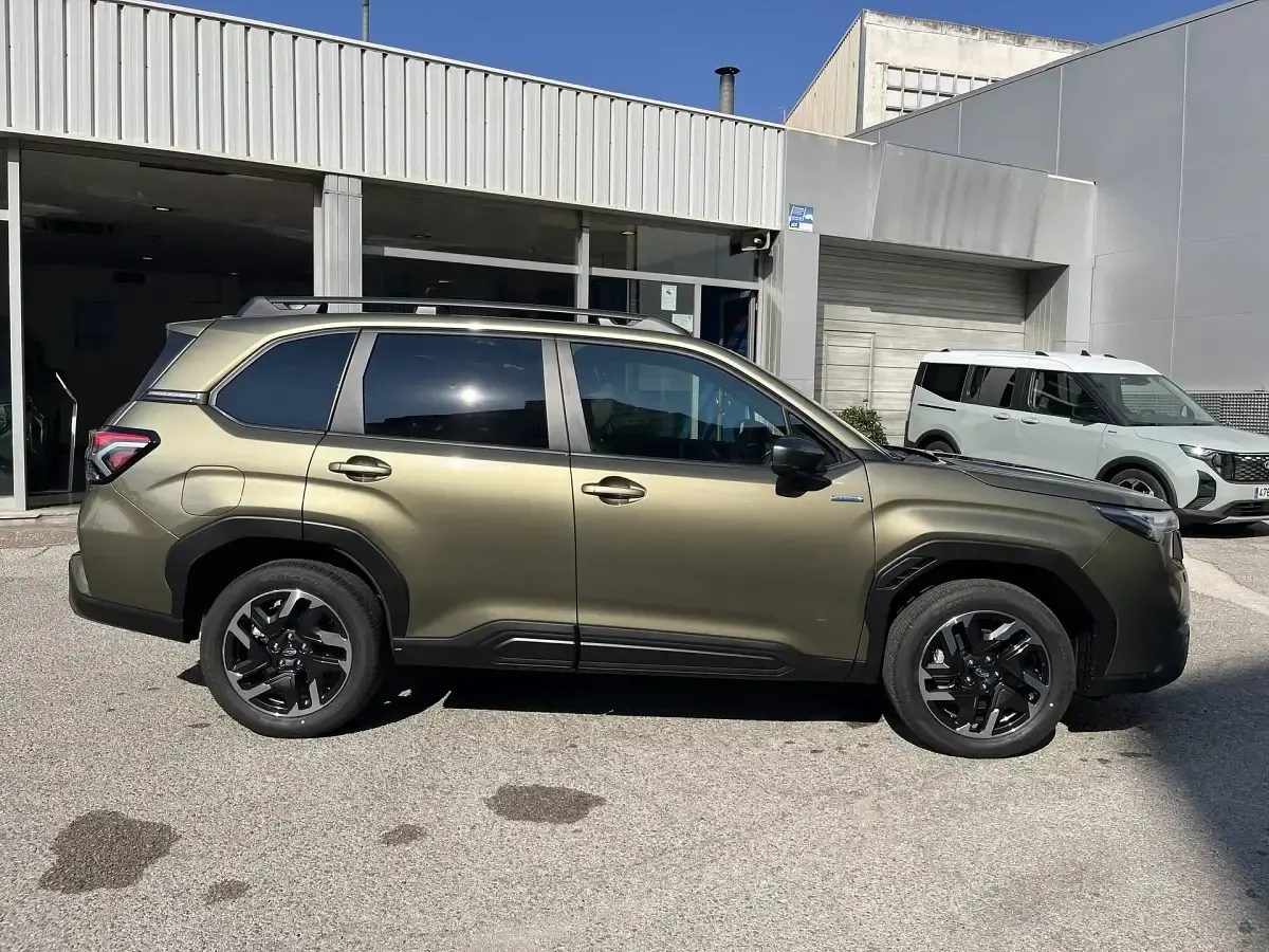 Nuevo Subaru Forester 152 CV (111 kW) 2025 Verde SUV