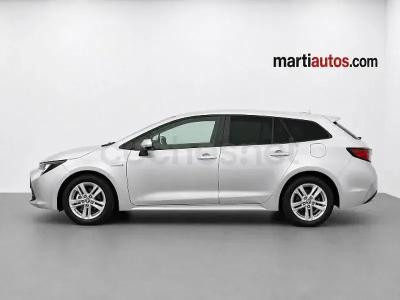 Usado Toyota Corolla Active 122 CV (89 kW) 2022 Gris / plata Familiar