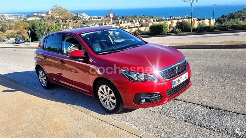 Usado Peugeot 308 Style 100 CV (73 kW) 2020 Rojo Berlina
