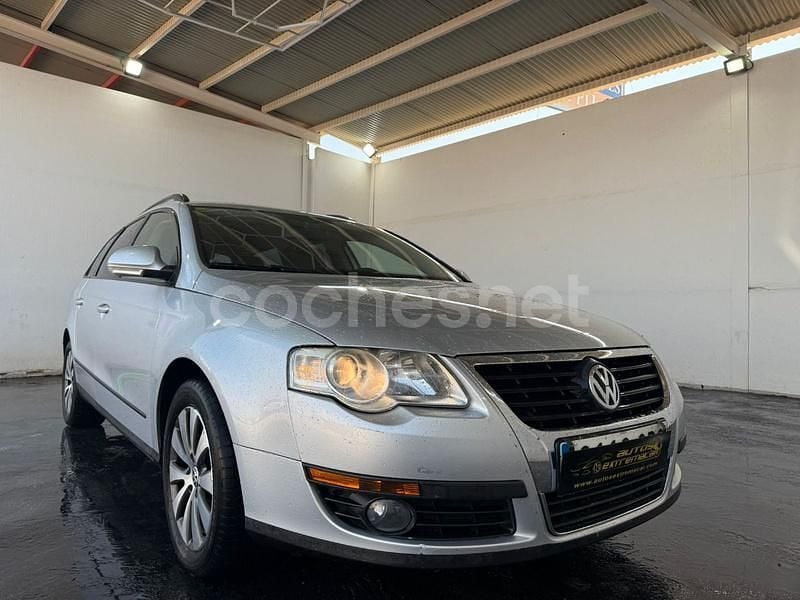 Usado VW Passat Advance 110 CV (80 kW) 2008 Gris / plata Familiar