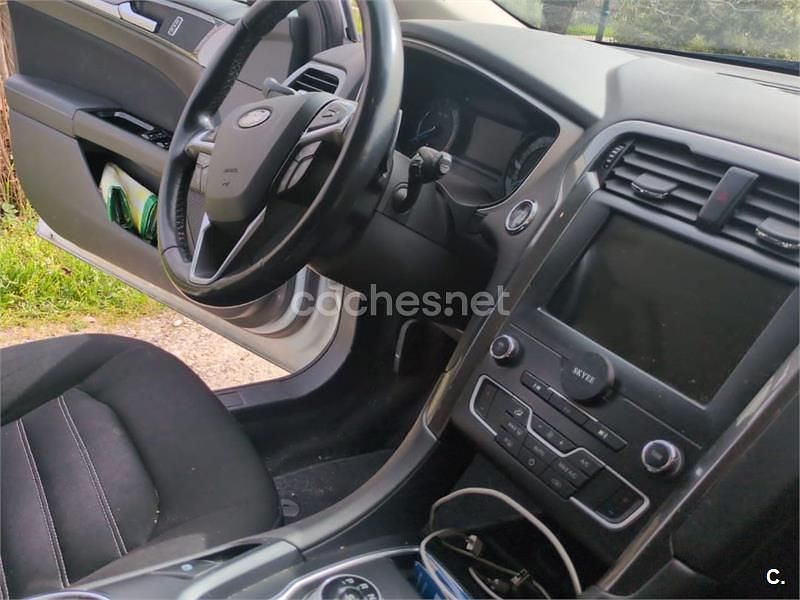 Usado Ford Mondeo Trend 150 CV (110 kW) 2019 Blanco Familiar