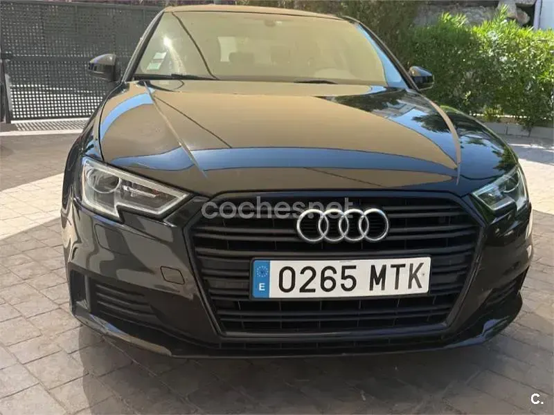 Usado Audi A3 Sport 110 CV (80 kW) 2018 Negro Berlina