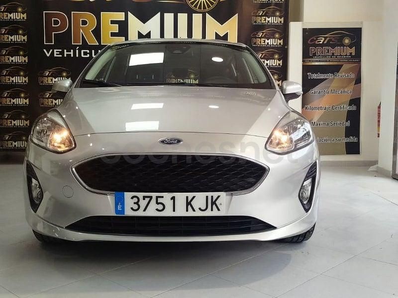 Usado Ford Fiesta Trend 85 CV (62 kW) 2017 Gris / plata Berlina