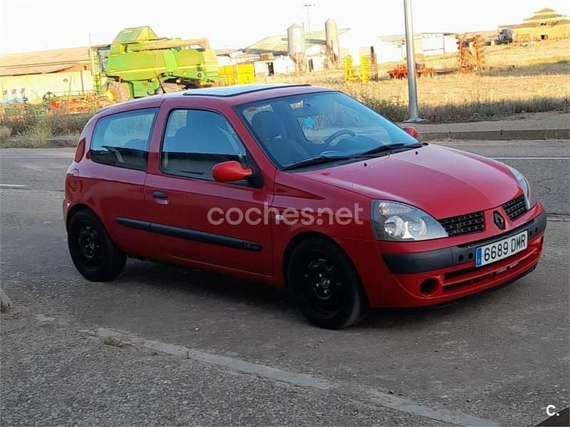 Usado Renault Clio II Extreme 110 CV (80 kW) 2005 Rojo Berlina