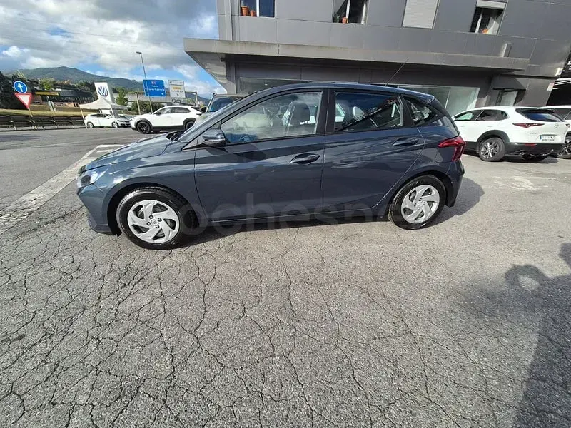 Usado Hyundai i20 100 CV (73 kW) 2022 Gris / plata Utilitario