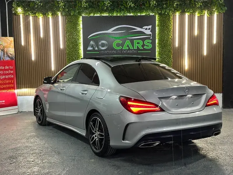 Usado Mercedes CLA220 AMG line 177 CV (130 kW) 2016 Gris / plata Berlina