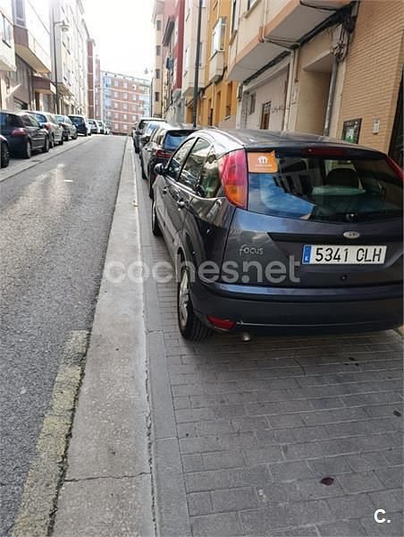 Gris / plata Usado 2003 Ford Focus Ghia Berlina | 2100 € (Precio justo) - Imagen 1/4