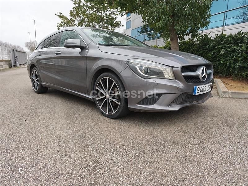 Usado Mercedes CLA220 Shooting Brake 177 CV (130 kW) 2016 Gris / plata Familiar